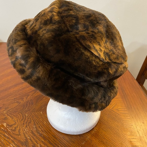 Leopard hat - Picture 3 of 6